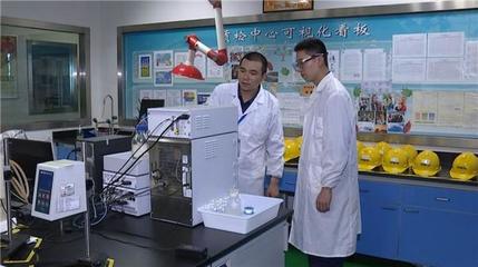 市總工會(huì)首創(chuàng)職工技術(shù)創(chuàng)新專項(xiàng)集體合同 新材料研發(fā)職工獎(jiǎng)勵(lì)待遇再提升