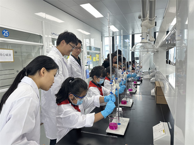 探秘新材料未來 青少年創新實驗室里的科學初體驗